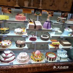 『最新网红蛋糕店，甜蜜日常与友情烘焙的饕餮盛宴』