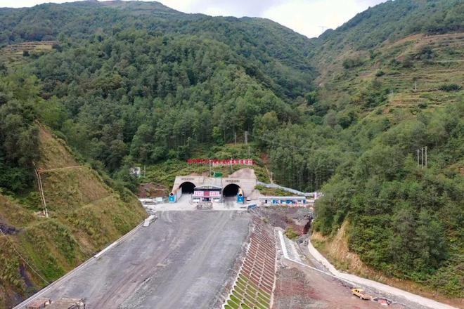 西昭高速公路最新消息新闻,西昭高速公路最新消息新闻，探索小巷中的独特风味