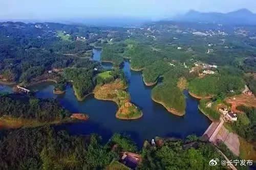 坭坝水映长山最新动态，发展态势及各方观点探讨