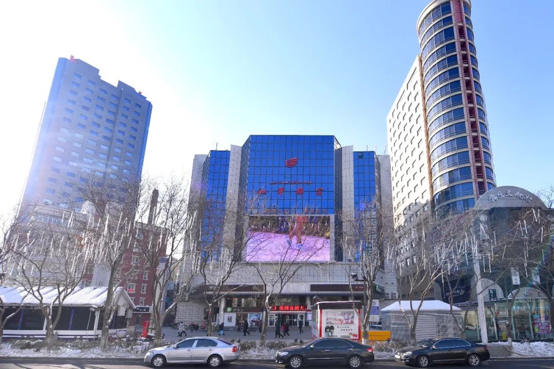 乌市中泉广场科技重塑生活，未来广场体验新篇章