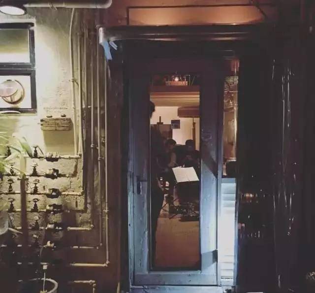二手房最新报道与小巷深处的惊喜，探索隐藏的特色小店