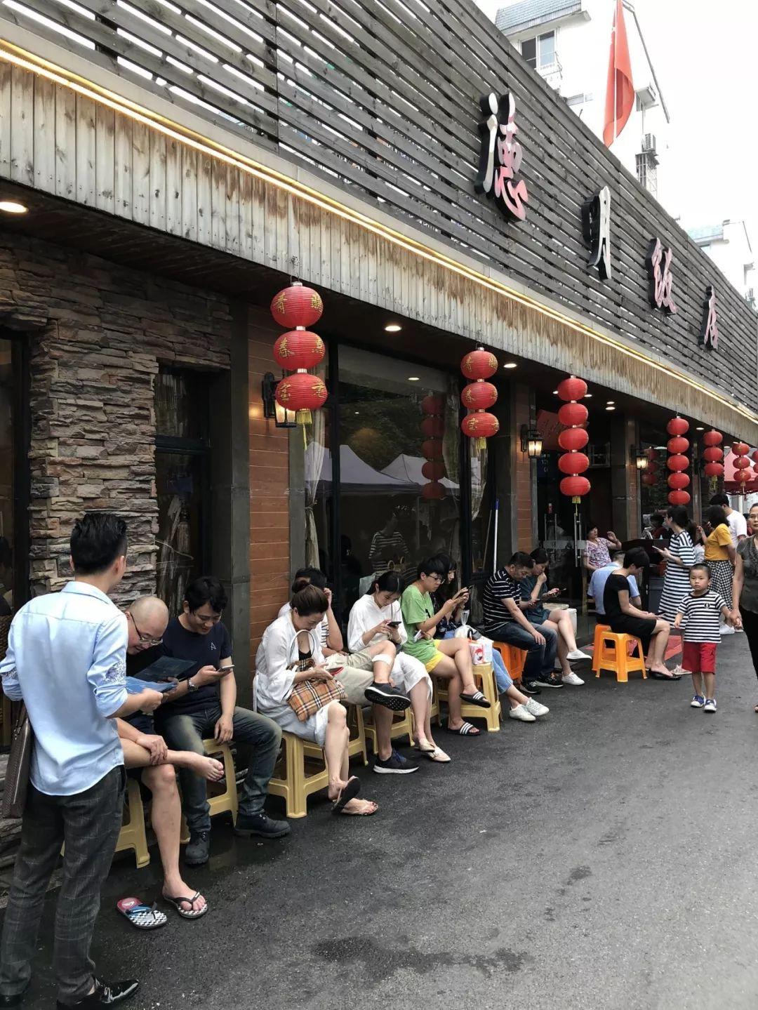 华为荣耀最新官方消息揭秘，小巷深处的荣耀特色小店亮相