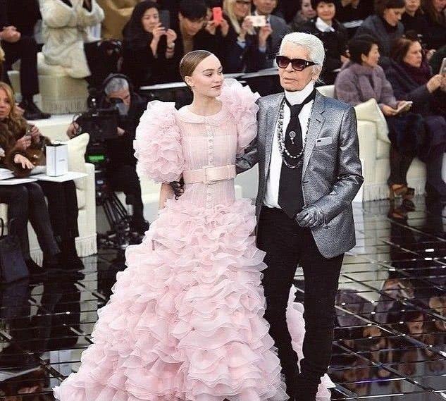 香奈儿时装周最新潮流，自然美景的时尚旅行探索
